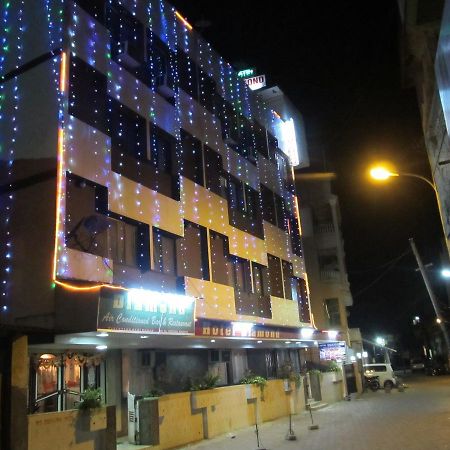 Diamond Hotell Daman Exteriör bild
